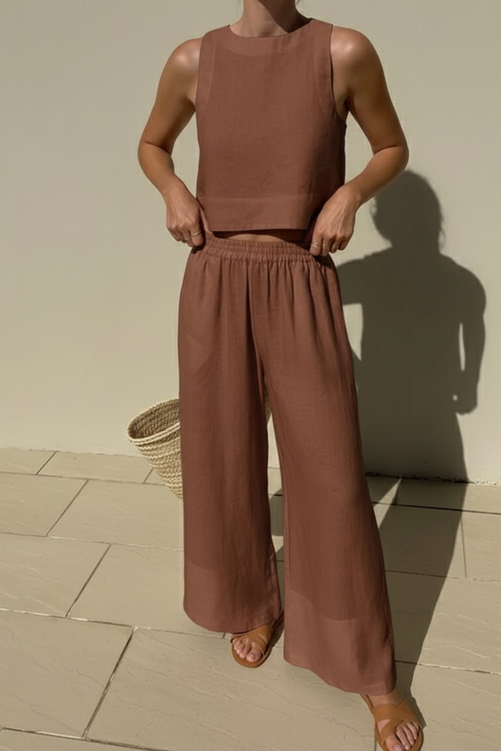 Refined Two-Piece Summer Set – Sleeveless Crop Top & Wide-Leg Pants