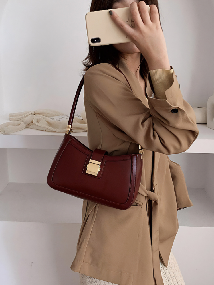 Chic Black Leather Shoulder Bag – Timeless Minimalist Design with Gold Clasp