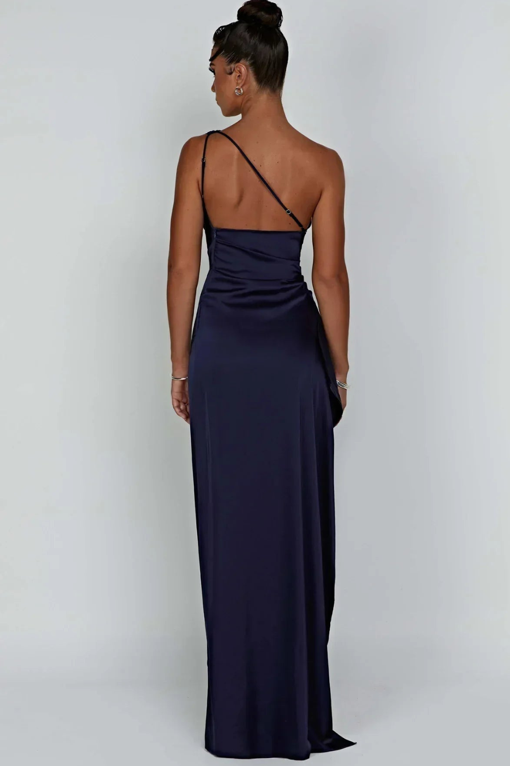 Satin One-Shoulder Evening Dress – Elegant Maxi Silhouette & High Split
