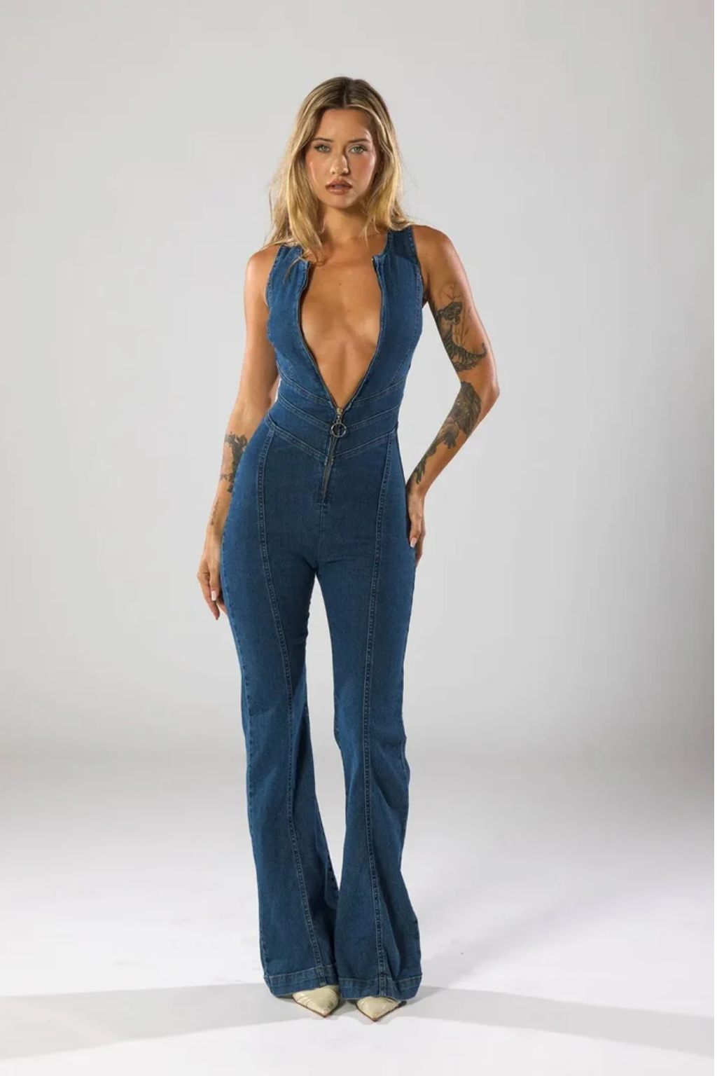 Chic Heart-Back Zip Jumpsuit – Deep-V Flared Silhouette