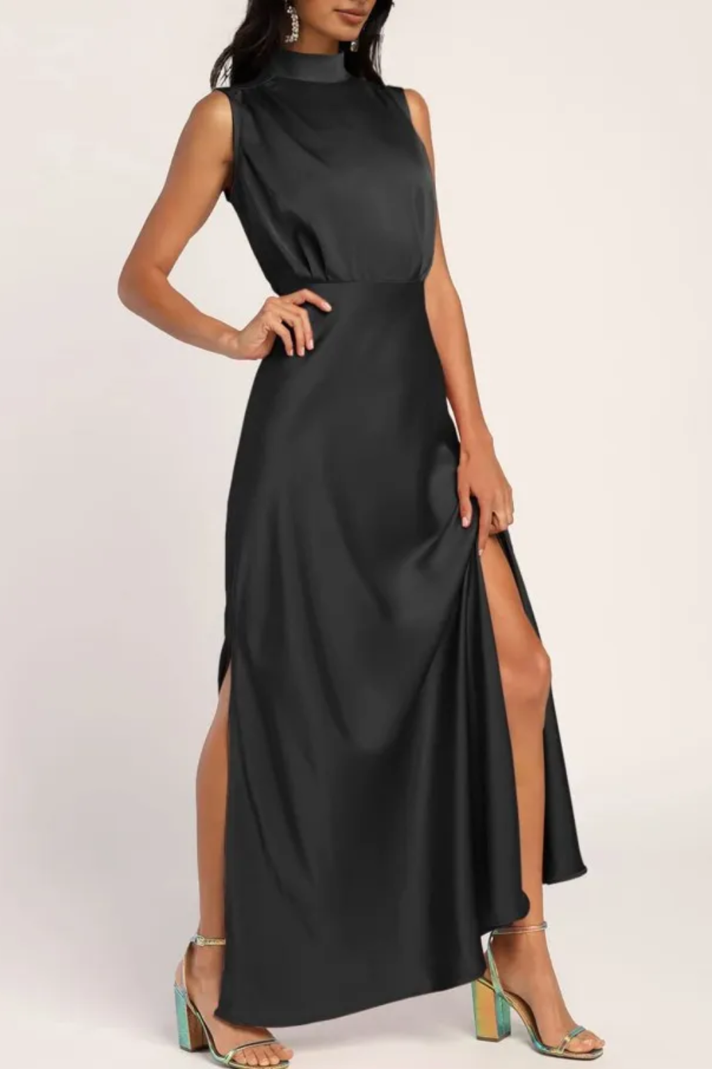 Chic High-Neck Maxi Dress – Sleeveless Silhouette & Side Slit Detail