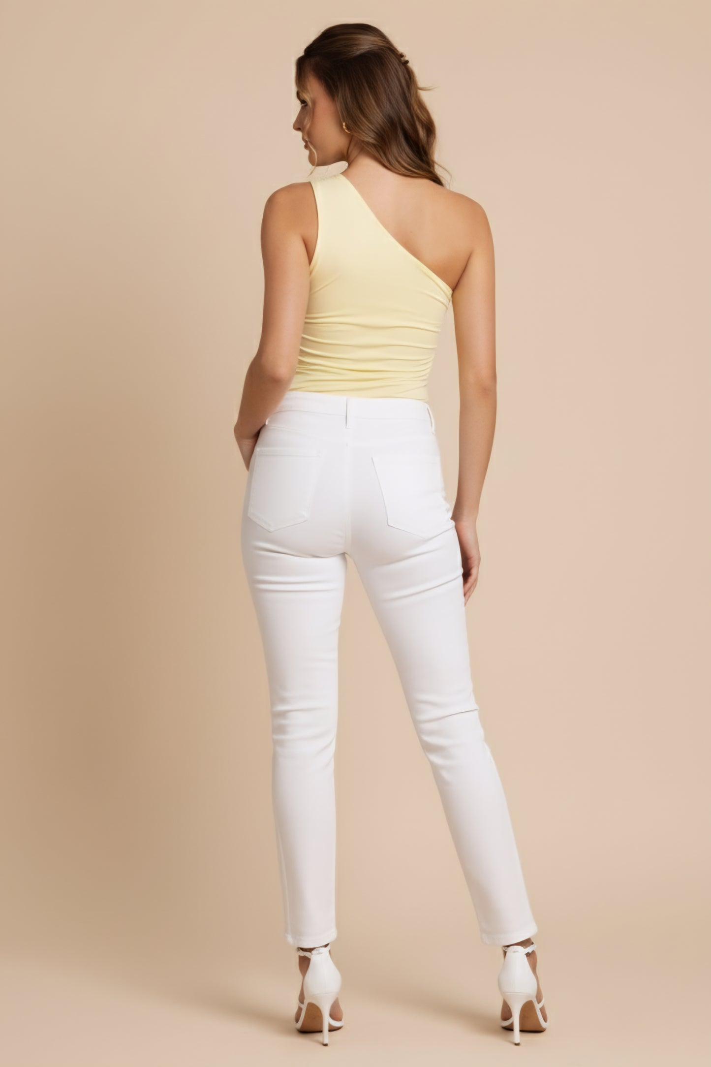 Chic One-Shoulder Sleeveless Top – Flattering Asymmetric Cut & Modern Appeal