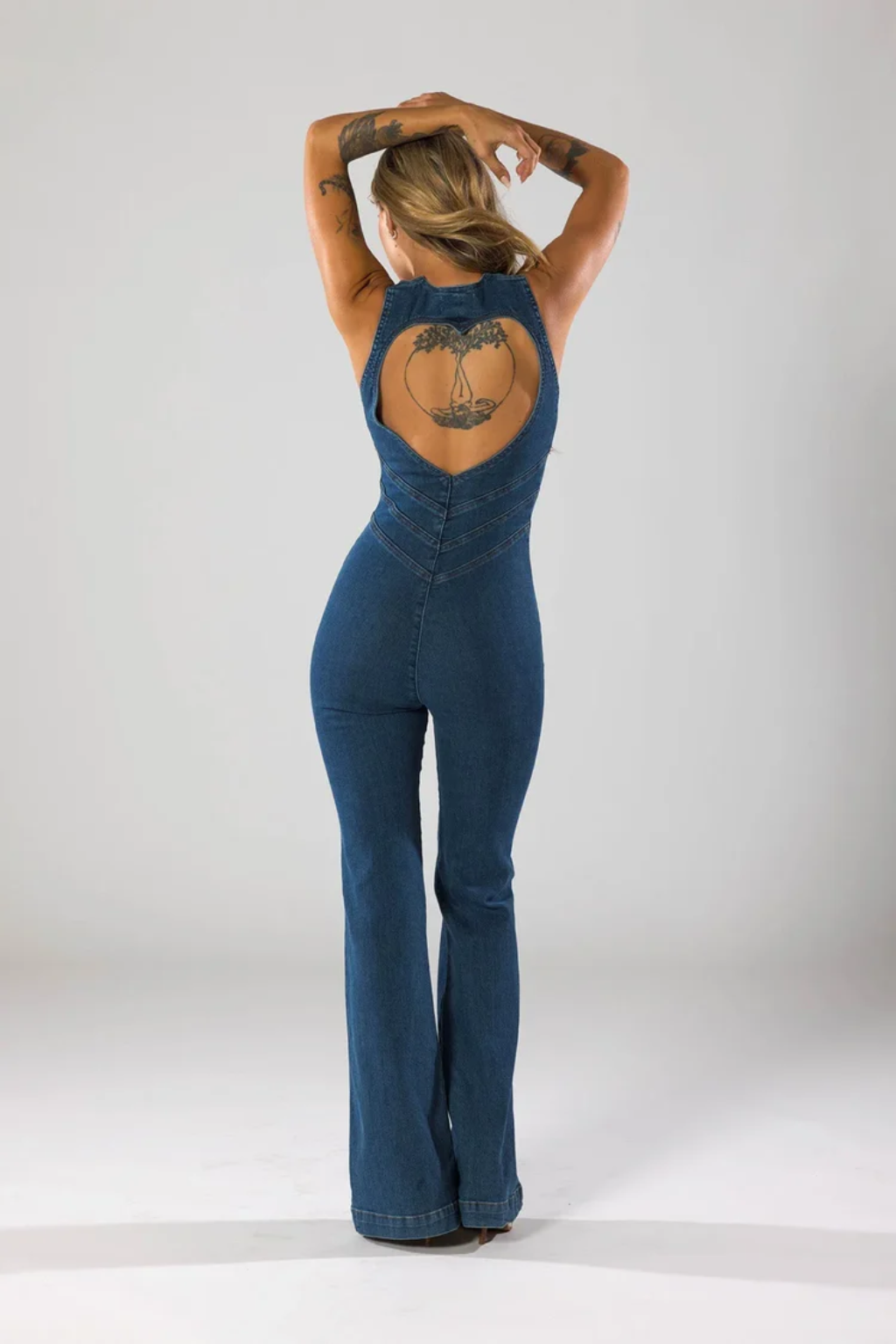 Chic Heart-Back Zip Jumpsuit – Deep-V Flared Silhouette