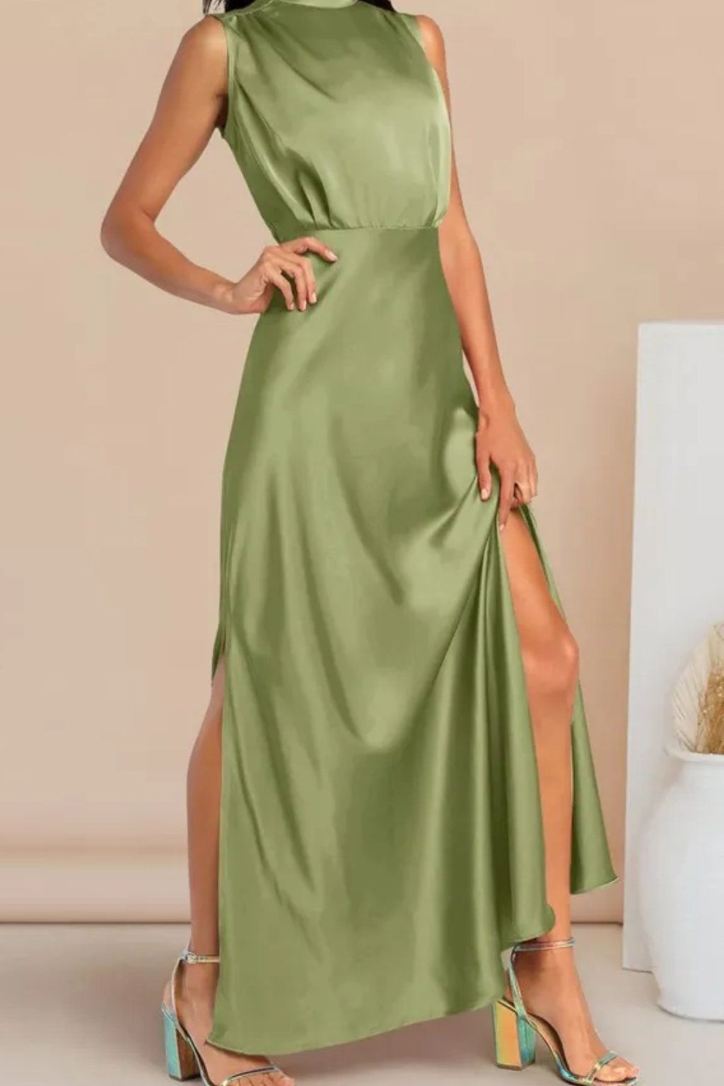 Chic High-Neck Maxi Dress – Sleeveless Silhouette & Side Slit Detail