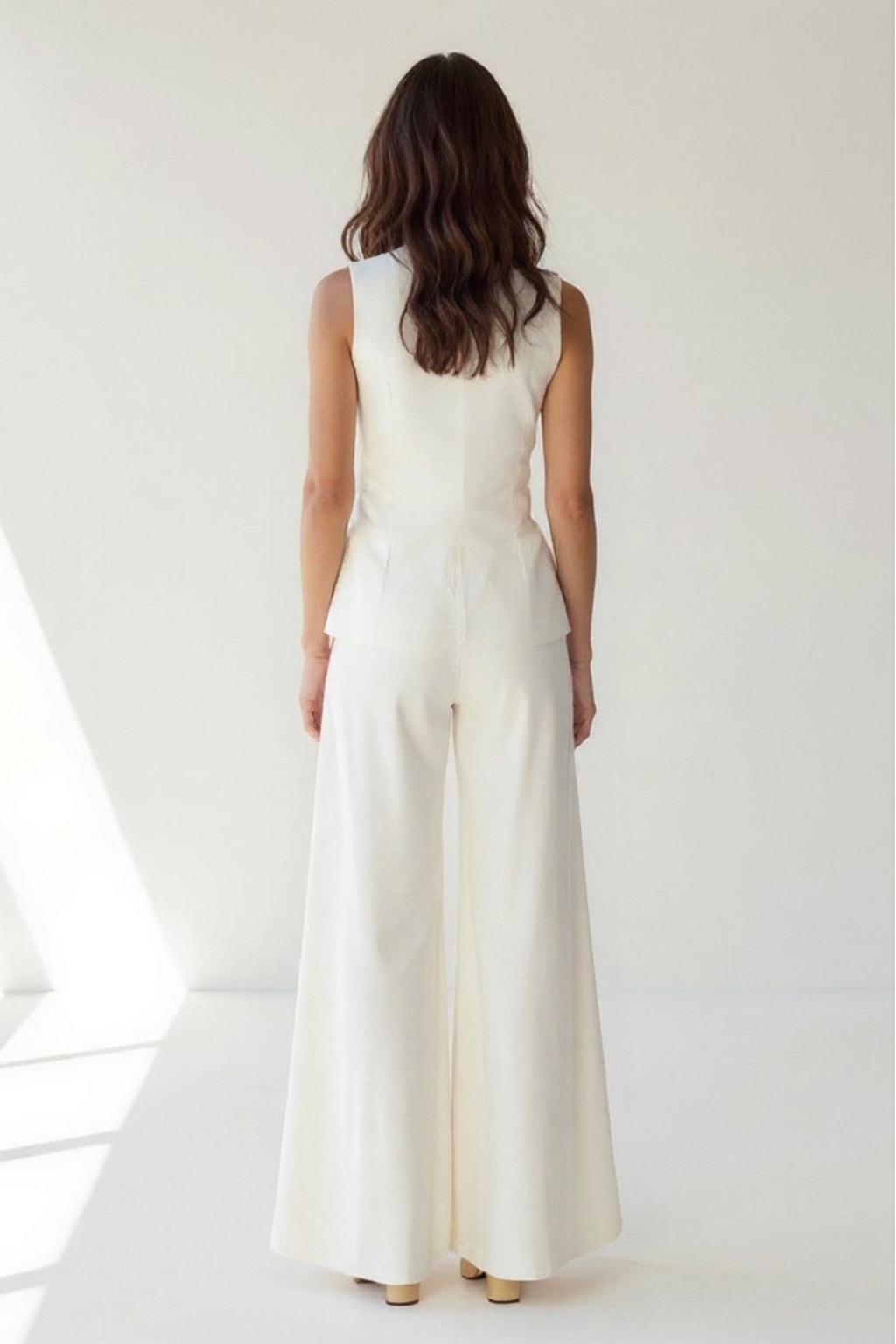 Refined Sleeveless Two-Piece Set – Tailored Button Top & Wide-Leg Pants