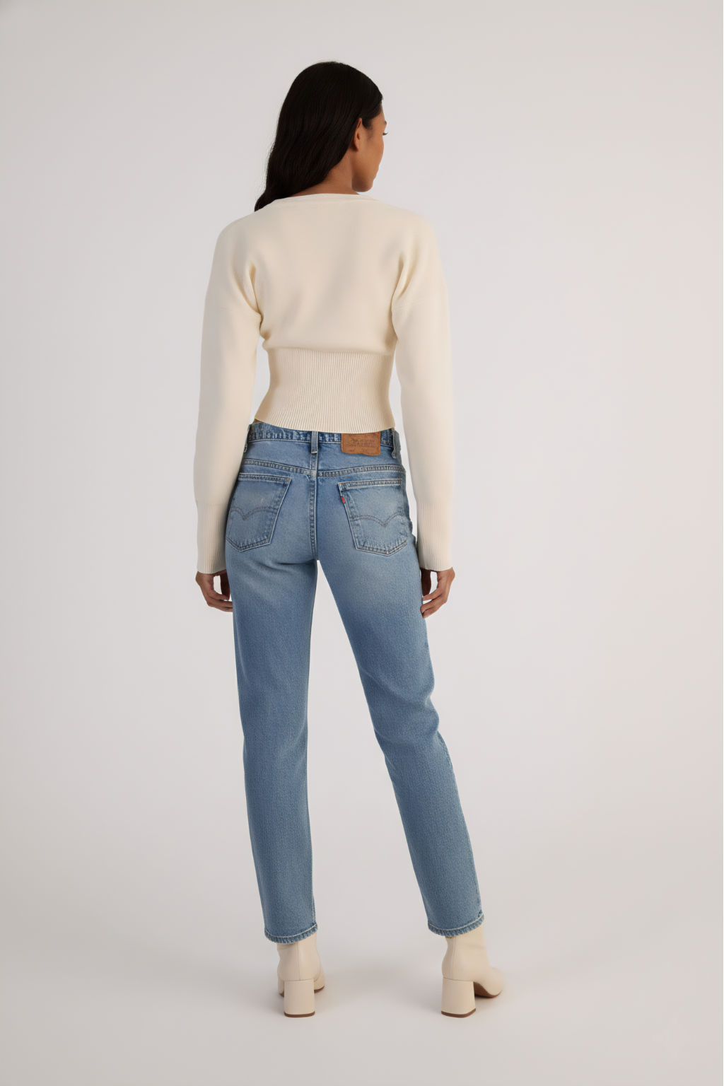Chic Cropped Cardigan Sweater – Fitted Waist Panel & Long Sleeve Silhouette