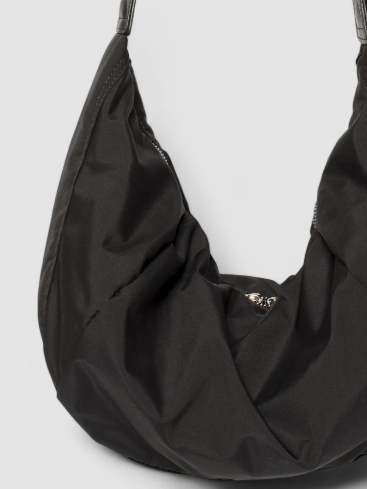 Lightweight Puffer Shoulder Bag – Water-Resistant & Spacious