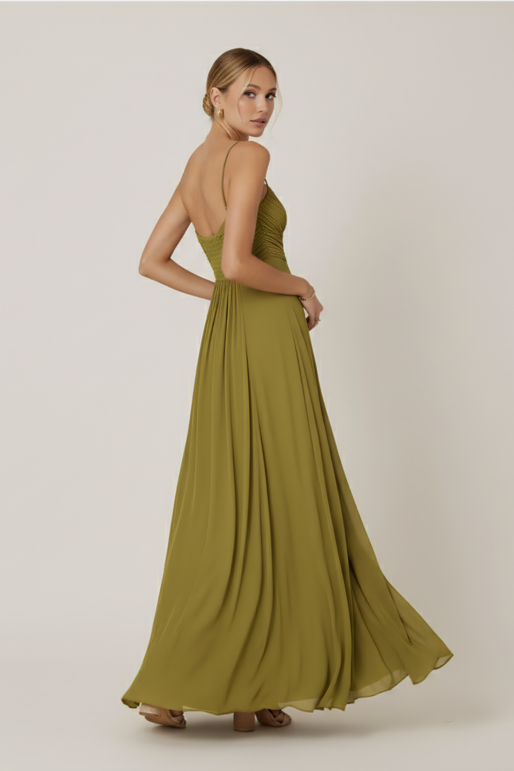 Graceful Keyhole Maxi Dress – Flowing Silhouette & Romantic Charm