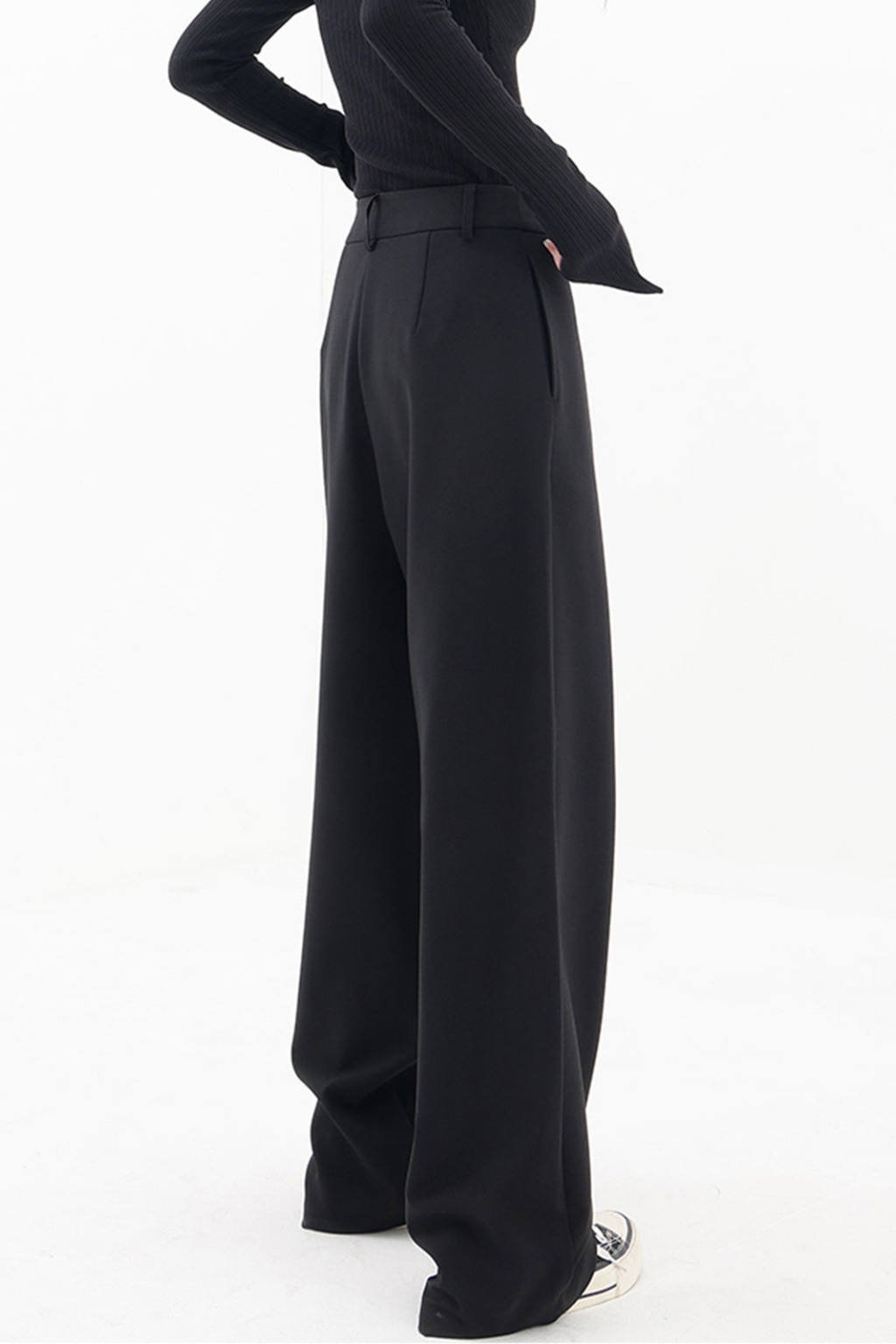 Modern Wide-Leg Pants – Asymmetric Waist Detail & Relaxed Silhouette