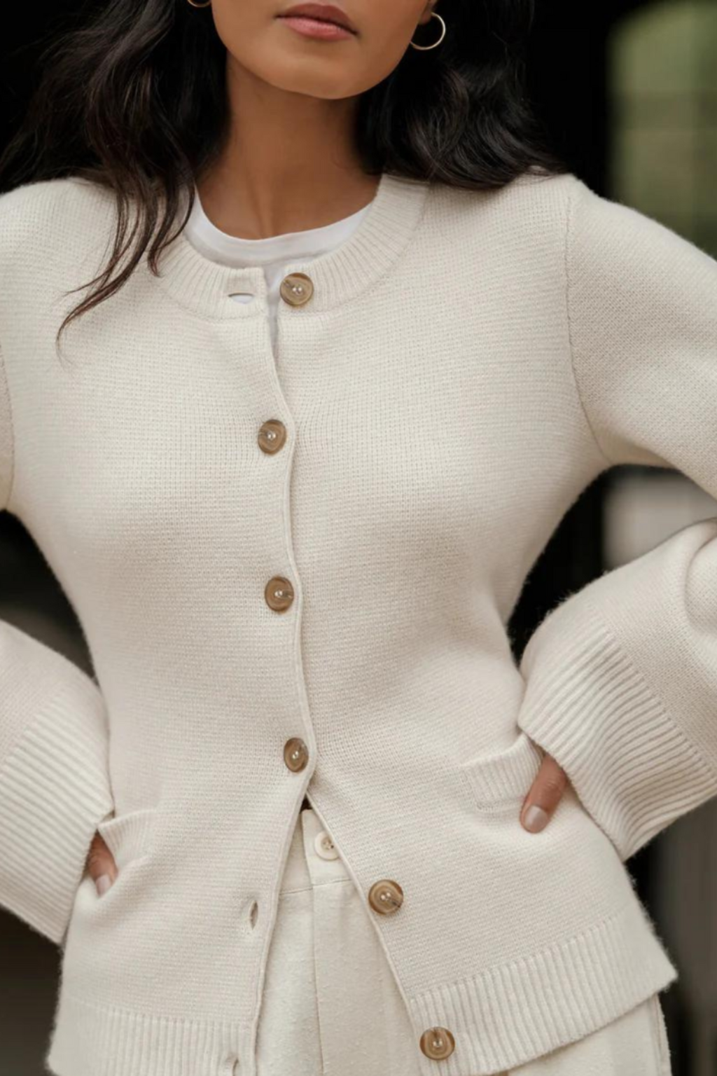 Refined Cardigan Sweater – Timeless Silhouette & Comfortable Everyday Fit