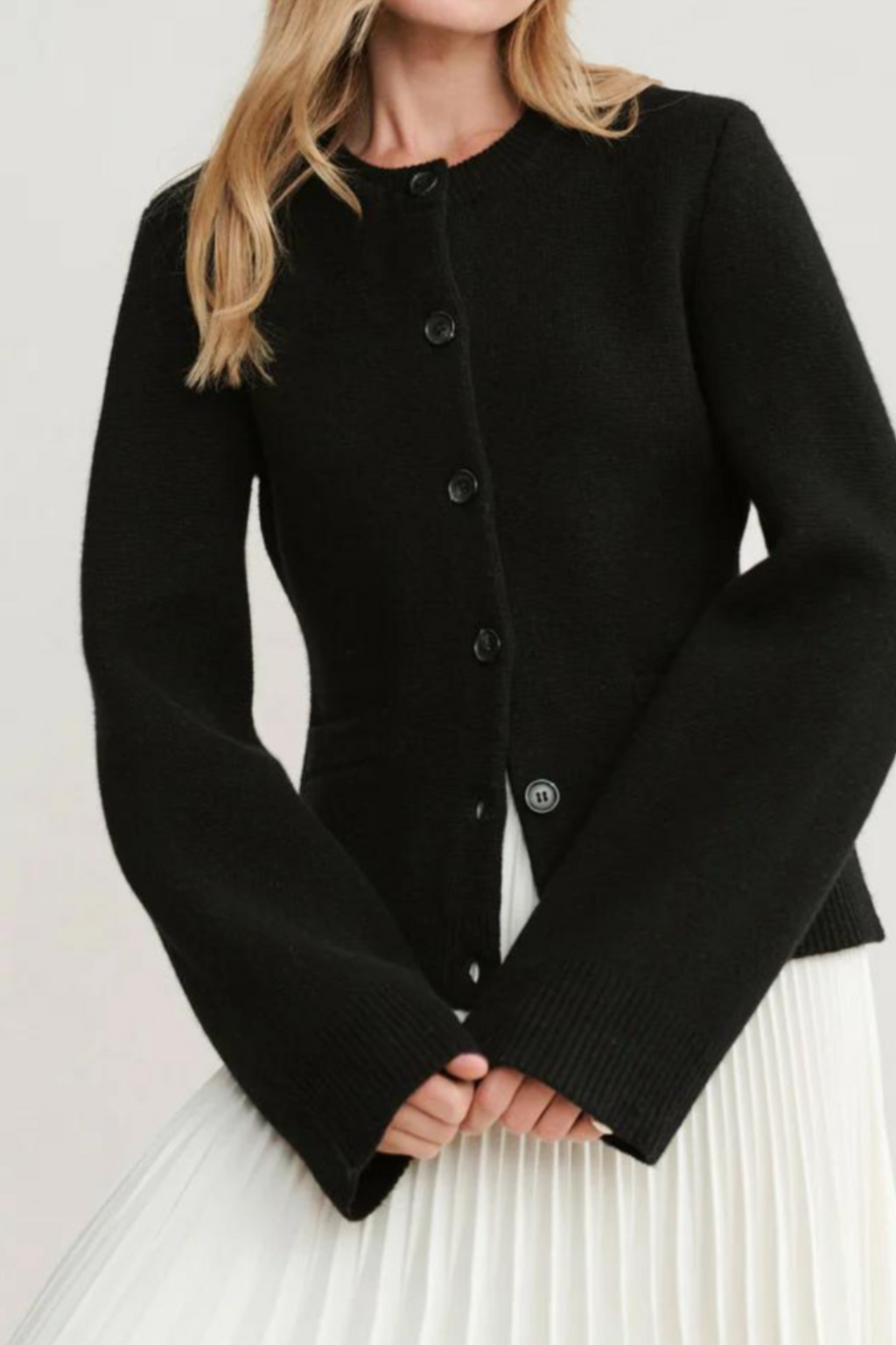 Refined Cardigan Sweater – Timeless Silhouette & Comfortable Everyday Fit