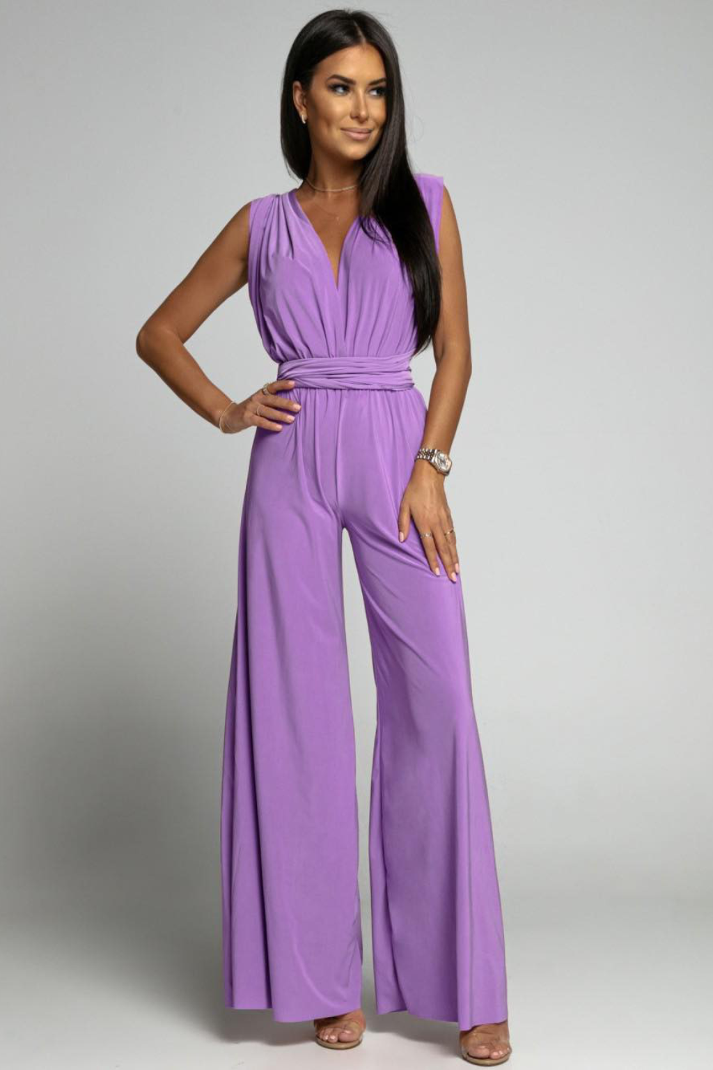 Elegant Wide-Leg Jumpsuit – Deep V-Neck Sleeveless Silhouette & Open Back