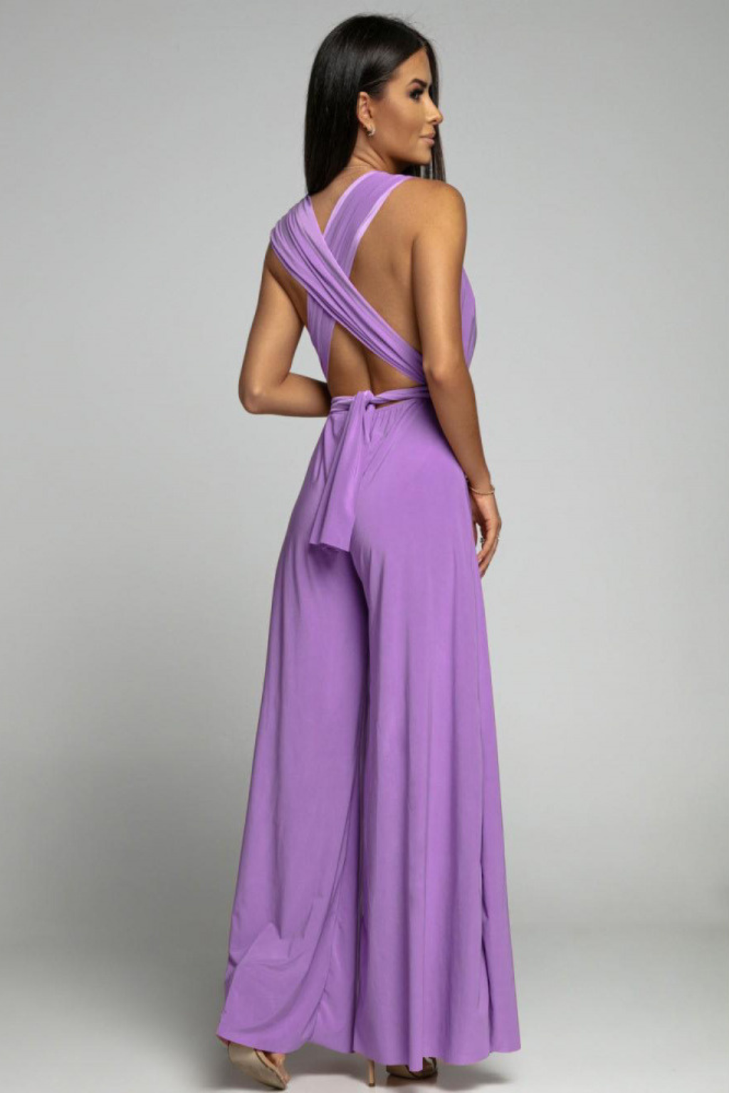 Elegant Wide-Leg Jumpsuit – Deep V-Neck Sleeveless Silhouette & Open Back