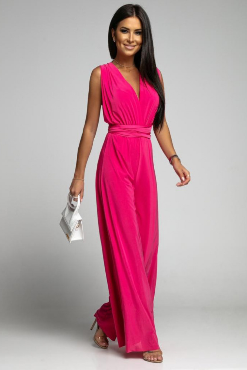 Elegant Wide-Leg Jumpsuit – Deep V-Neck Sleeveless Silhouette & Open Back