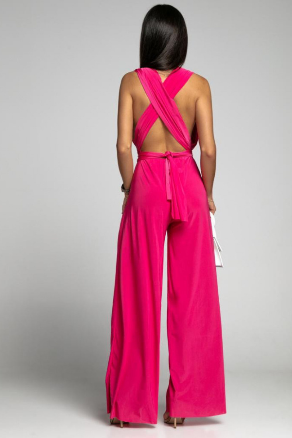 Elegant Wide-Leg Jumpsuit – Deep V-Neck Sleeveless Silhouette & Open Back