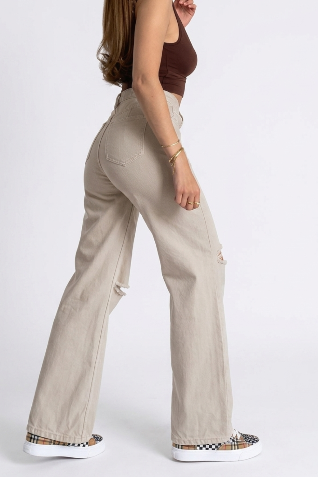 Chic High-Waist Wide-Leg Jeans – Ripped Knee Detailing & Relaxed Fit