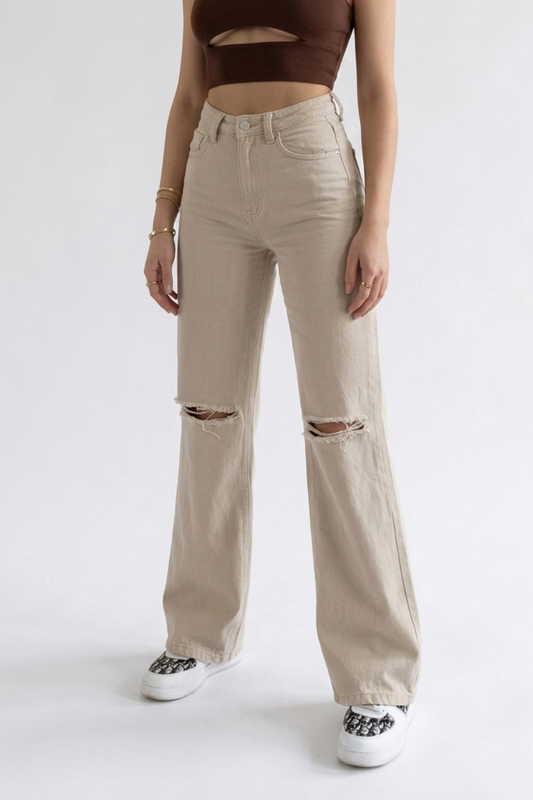 Chic High-Waist Wide-Leg Jeans – Ripped Knee Detailing & Relaxed Fit