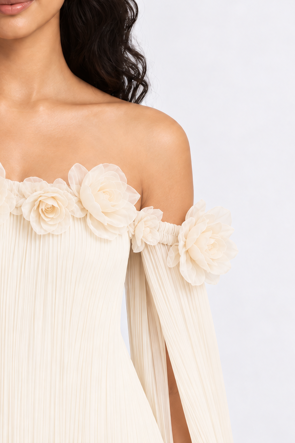 Romantic Off-Shoulder Pleated Maxi Dress – Flowing Silhouette & Floral Neckline Detail